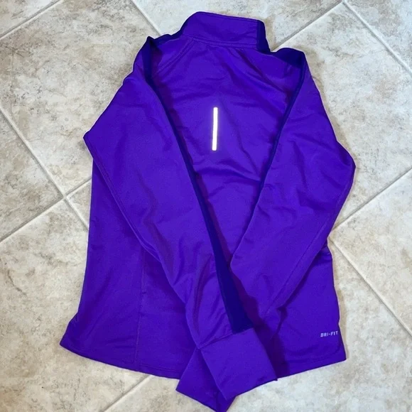 Nike Lot of Workout/gym/running clothes.  Pullover, shorts, tank top, tee shirt‎ - Picture 12 of 14